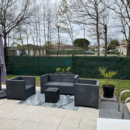 Yellow Vibes - La Villa *