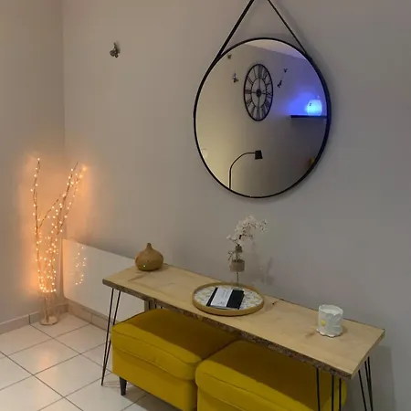 Yellow Vibes - La Villa *