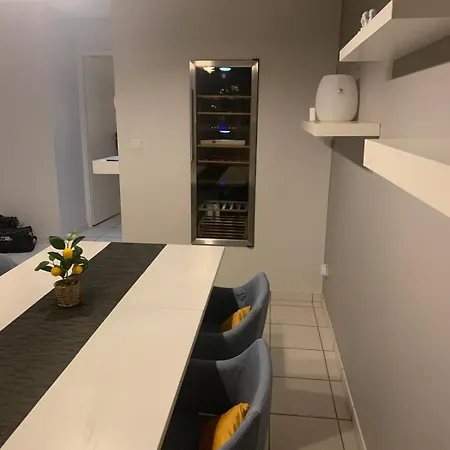 Yellow Vibes - La Villa Montauban